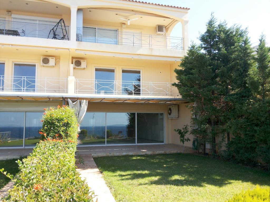 Apartment in Saronida