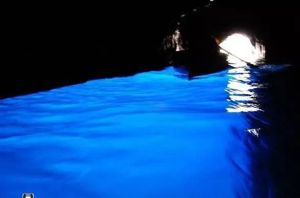 卡普里岛：那一抹深色的幽蓝