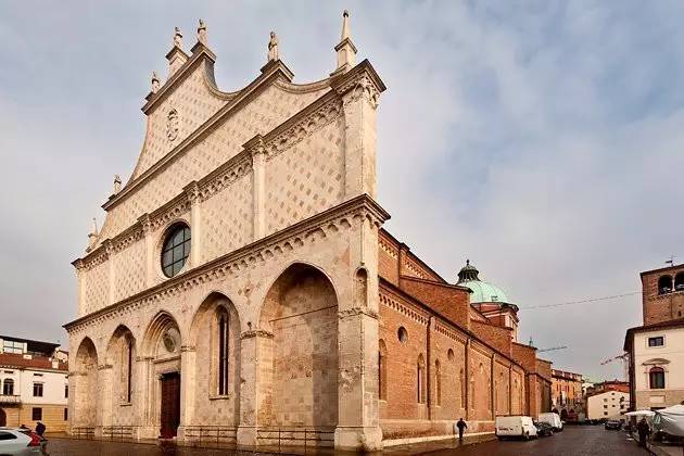 这些建筑矗立在维琴察城中向人倾诉着这近500年故事