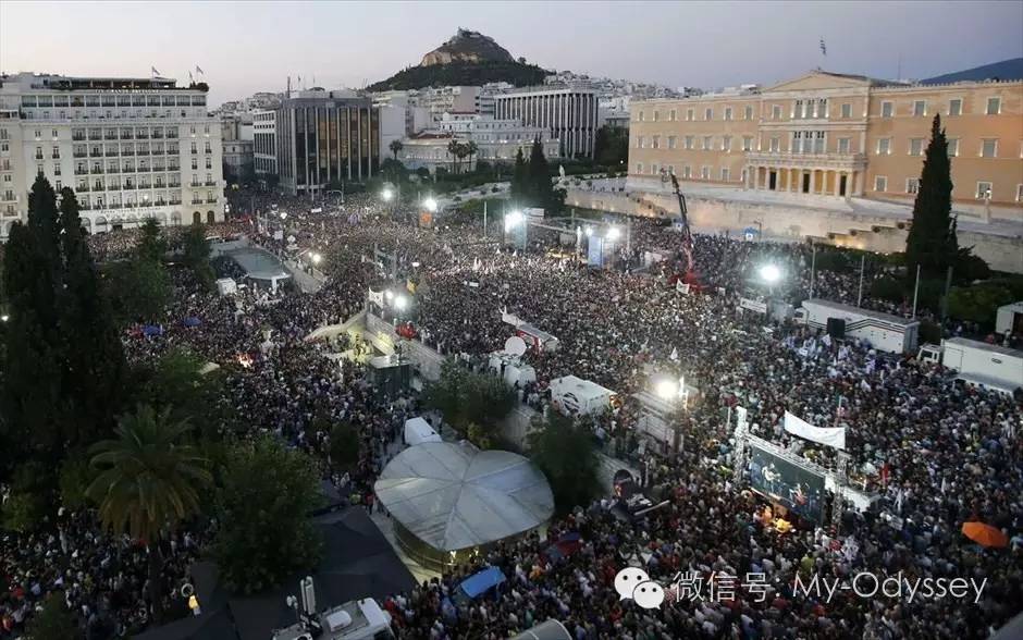 在希腊国庆大声喊“不”