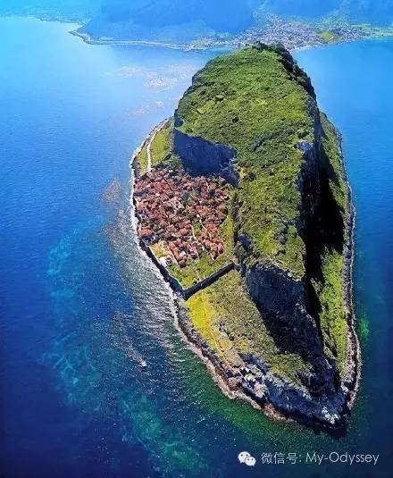 莫奈姆瓦夏（Monemvasia）是一座位于伯罗奔尼撒半岛的东南端的岩石岛